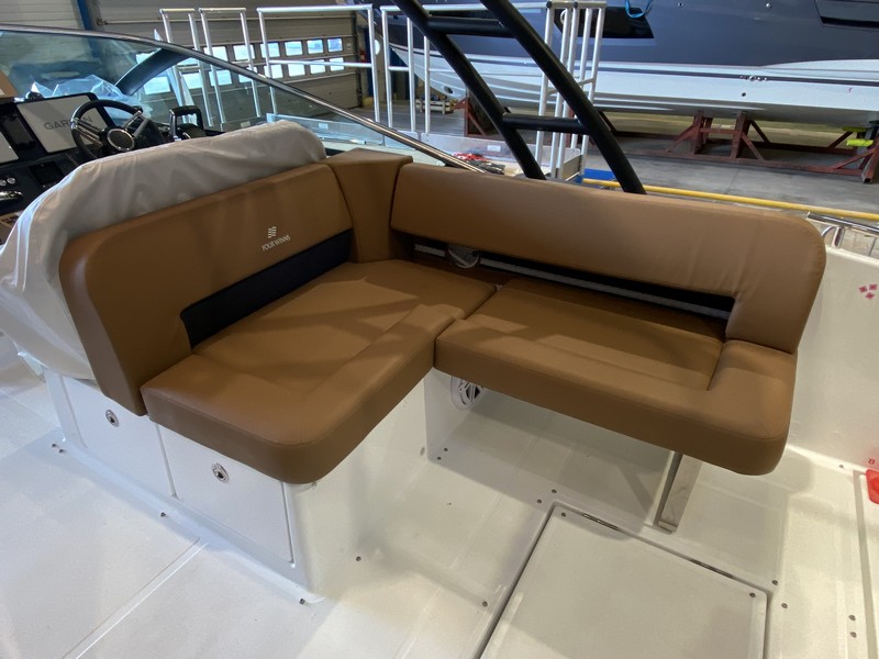 Pilot Bench AFT STARBOARD SIDE BENCH COVER TH TH 33 (2026) | NVequipment
