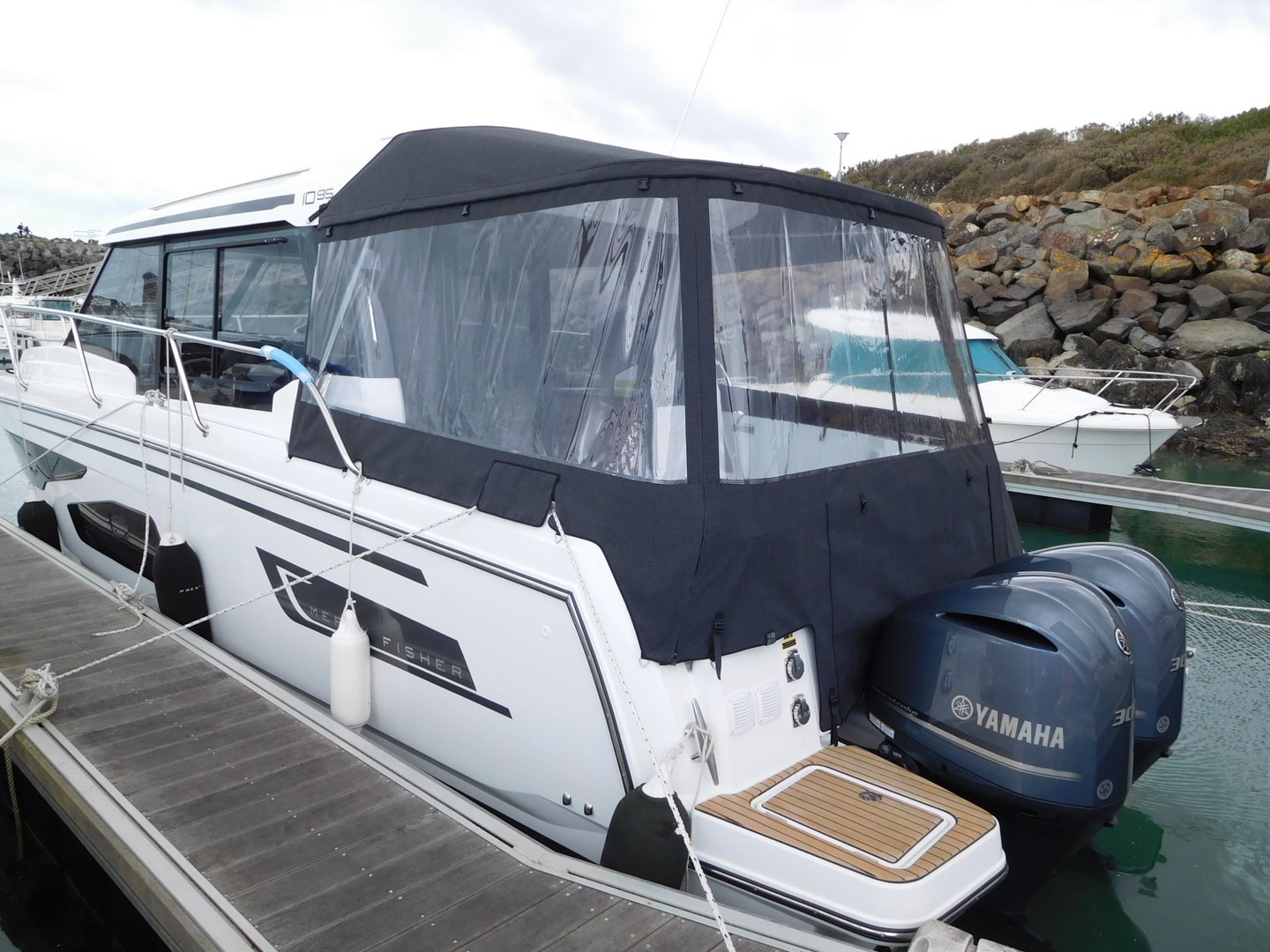 Accessoire De Bateau Dans L'eau Pour Toile De Fond Numérique De